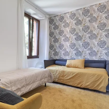 L Lake Apartment *