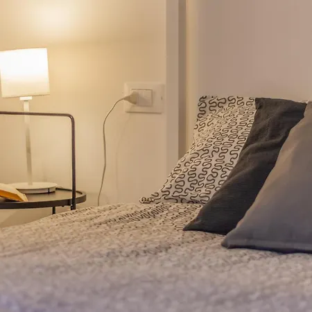 L Lake Apartment Como