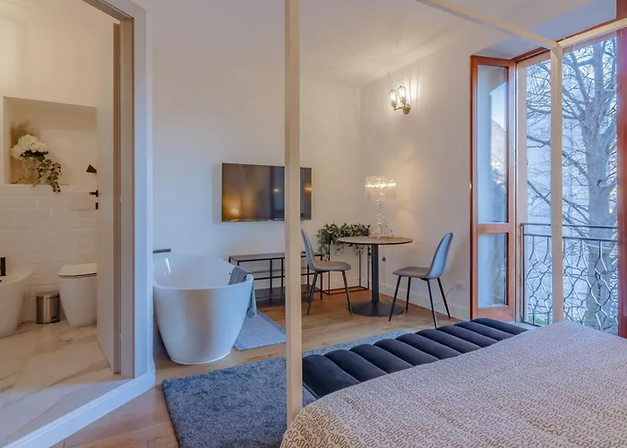 L Apartment